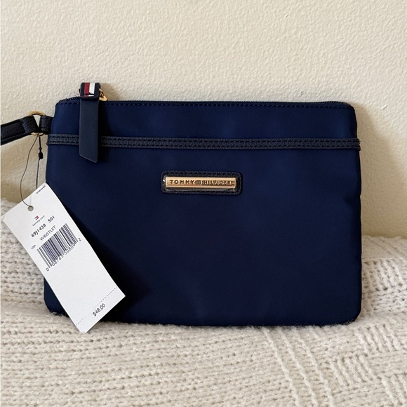 NWT Tommy Hilfiger Wristlet Pouch - Picture 1 of 4